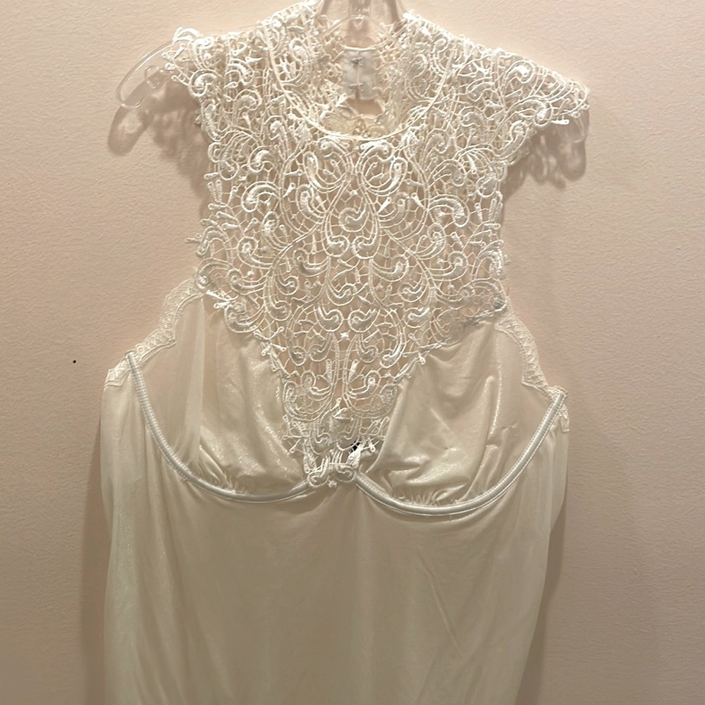 New Plus Size Lace Bodysuit 4X White Has Stretch